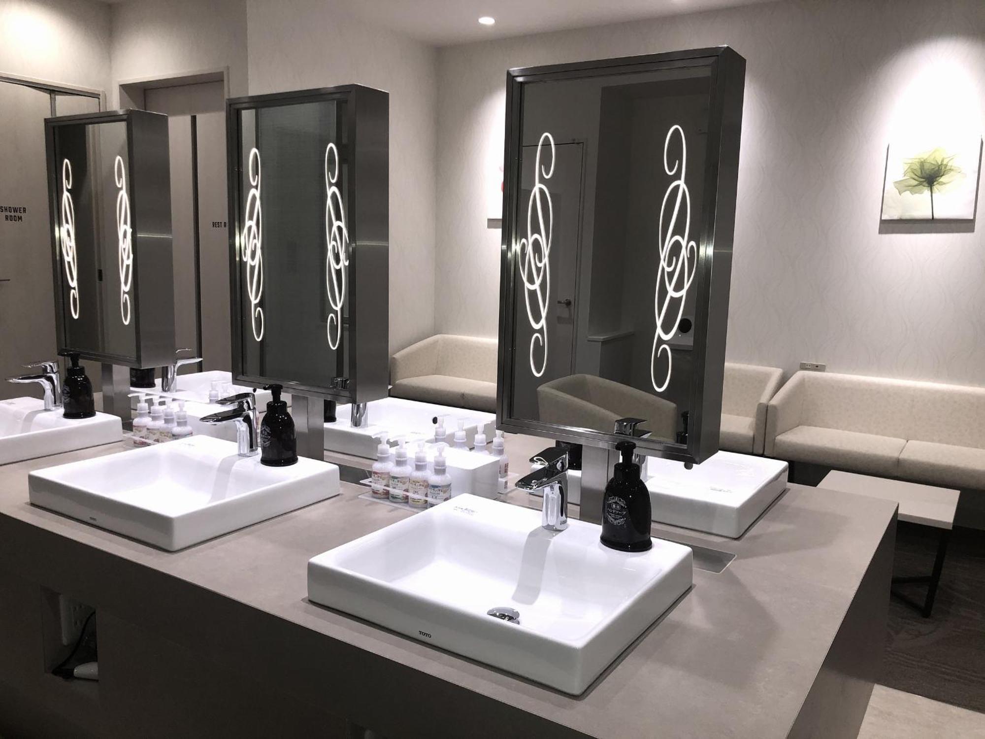 Capsule Hotel J Garden Shin-Osaka Dış mekan fotoğraf